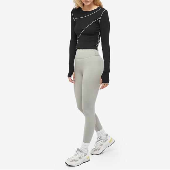 Adanola seam detail top - Picture 2 of 4